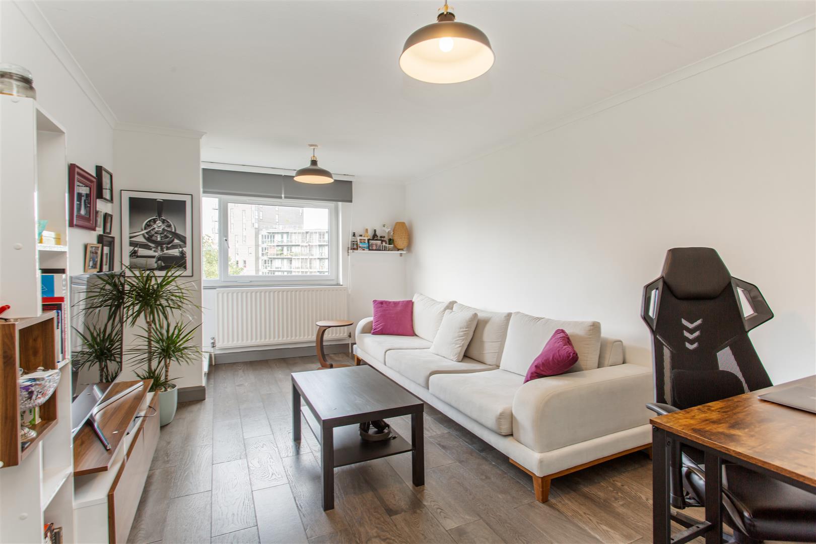 2 bed property in Rhodeswell Road, Limehouse